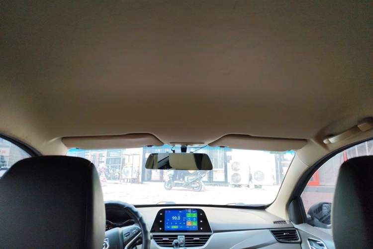 Used Baojun 310W 2017 1.5L Manual Fashion Model China V