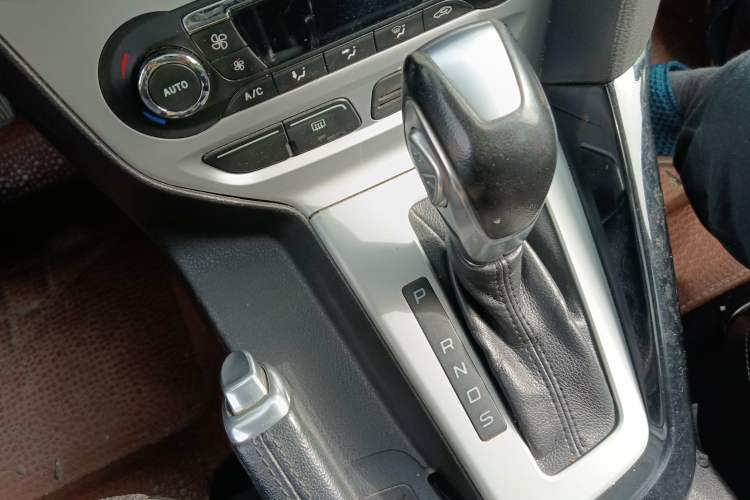 Used Ford Focus 2012 Hatchback 2.0L Automatic Luxury Sport Model
