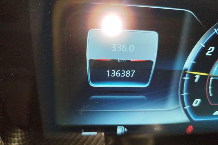 Used Mercedes-Benz G-Class 2010 G 500 Odometer Close Up