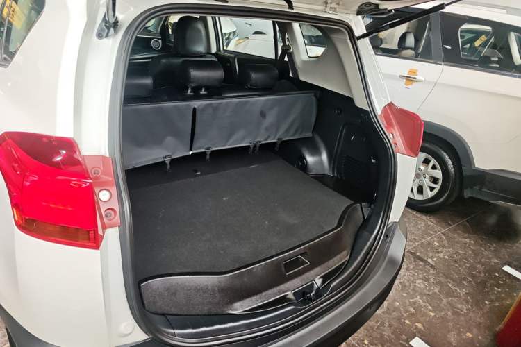 Used Toyota RAV4 2015 2.0L CVT Two-Wheel Drive Fashion Edition