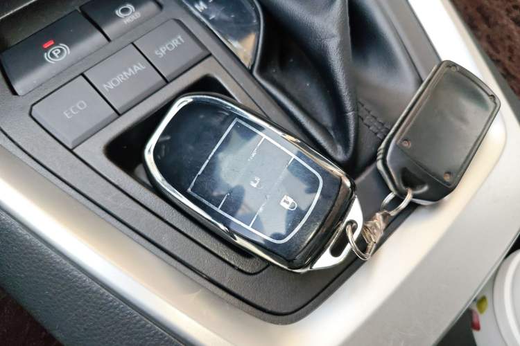 Used Toyota RAV4 2023 2.0L CVT Two-Wheel Drive Urban Edition Vehicle Key