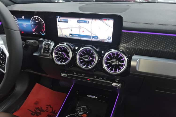 Used Mercedes-Benz GLB 2024 GLB 220 Dynamic Edition Audio And AC Panel