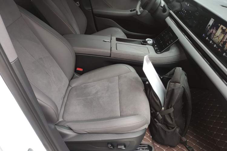 Used VOYAH PASSION 2024 PHEV Four-Wheel Drive Ultra-Long Range Executive Edition