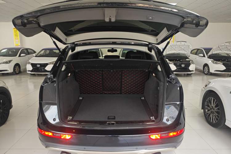 Used Audi Q5 2018 Collector's Edition 40 TFSI Technology Model
