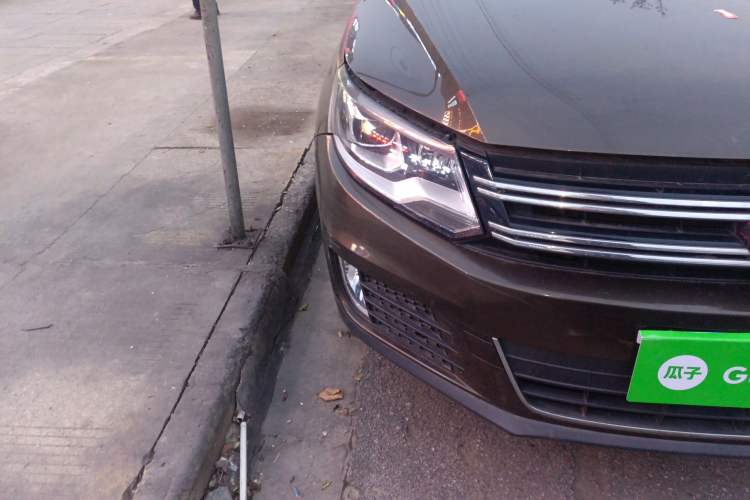 Used Volkswagen Tiguan 2016 280TSI Automatic Two-Wheel Drive Silk Road Comfort Edition Right Front Headlight