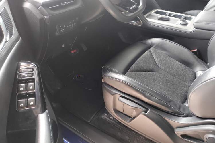 Used Changan Hunter 2024 Warrior Edition Luxury Model Dual-Motor All-Wheel Drive with Extra-Long Cargo Box
