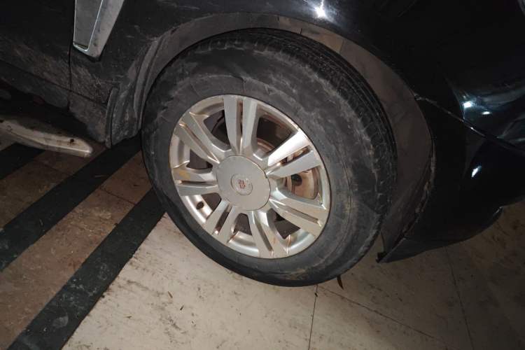 Used Cadillac SRX 2013 3.0L Elite Model Right Front Wheel Hub