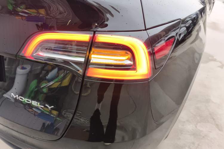 Used Tesla Model Y 2023 Rear-Wheel-Drive Version Right Rear Taillight