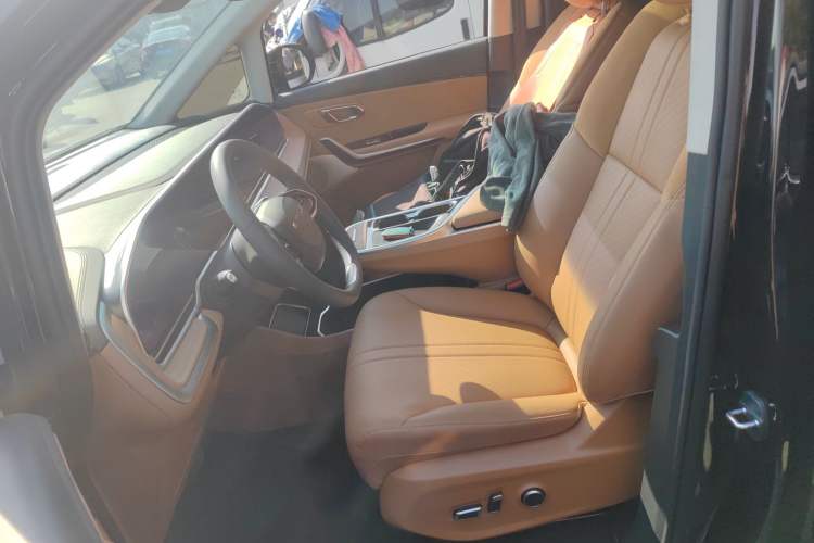 Used SAIC MAXUS Dajia 9 2024 Super Hybrid Ultra-Long Range Forest Edition 7-Seater