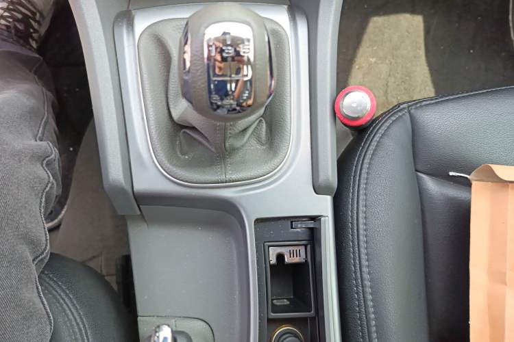 Used Citroen C4L 2015 1.8L Manual Leading Edition Gear Lever