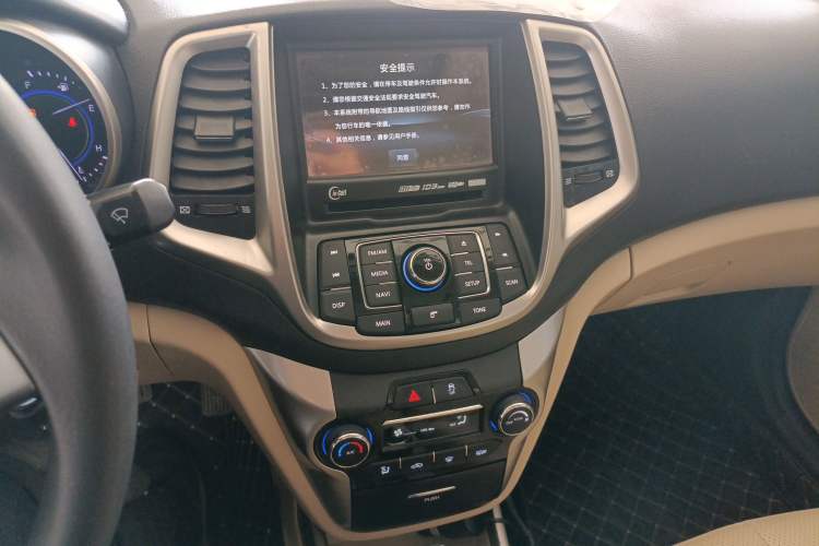 Used CHANGAN Eado 2015 1.6L Automatic Luxury Model Audio And AC Panel