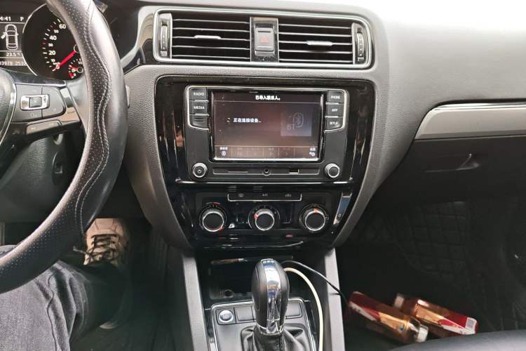 Used Volkswagen Sagitar 2018 280TSI DSG Ignite Edition Audio And AC Panel