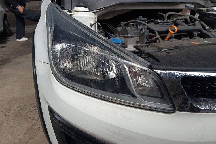 Used Kia KX Cross 2017 1.4L AT GLS Right Front Headlight