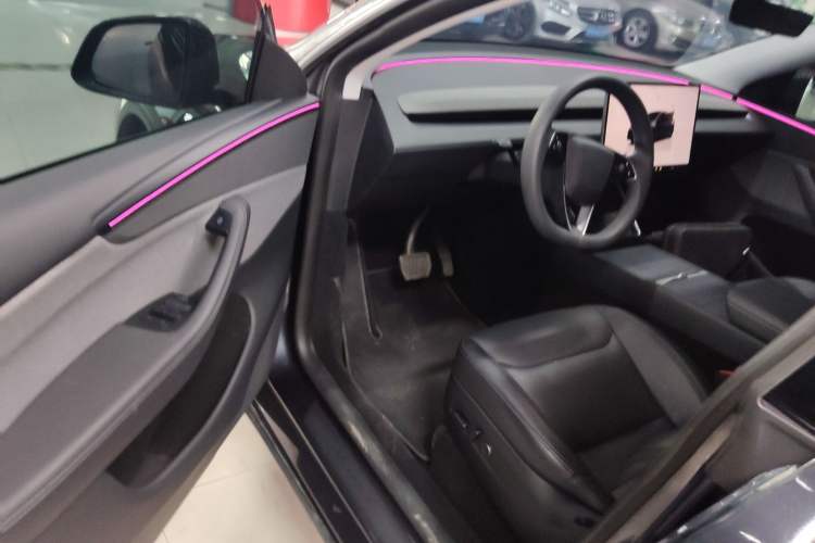 Used Tesla Model Y 2025 Rear-Wheel-Drive Version
