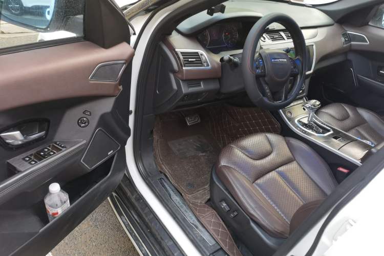 Used Land X7 2015 2.0T Panoramic Prestige Edition
