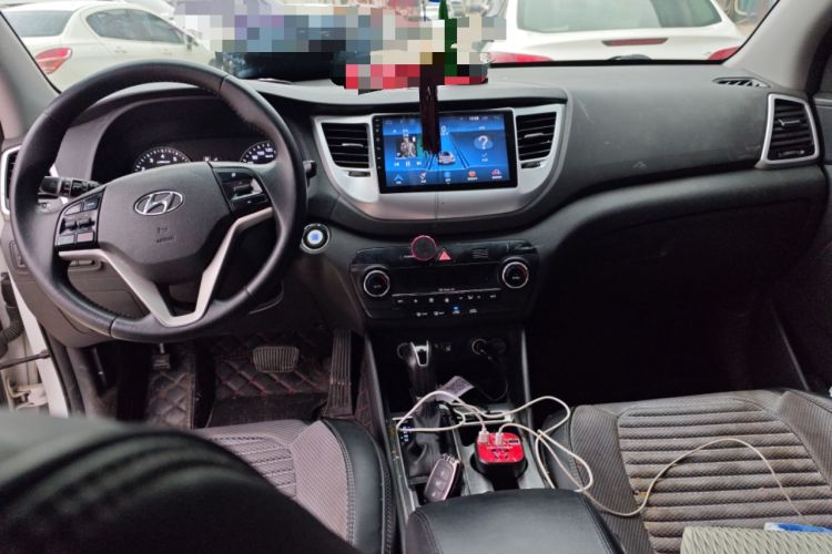 Used Hyundai Tucson 2015 1.6T Dual-Clutch Two-Wheel-Drive Smart Model Center Console