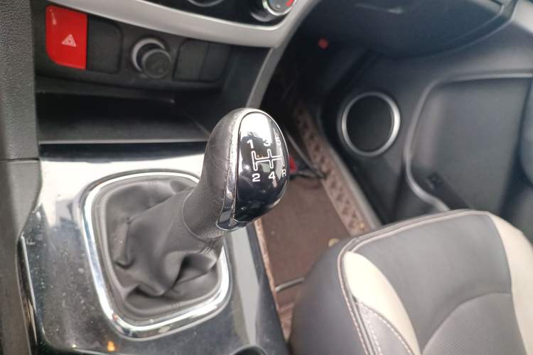 Used HYOSOW H3 2015 1.5L manual Comfort trim level
