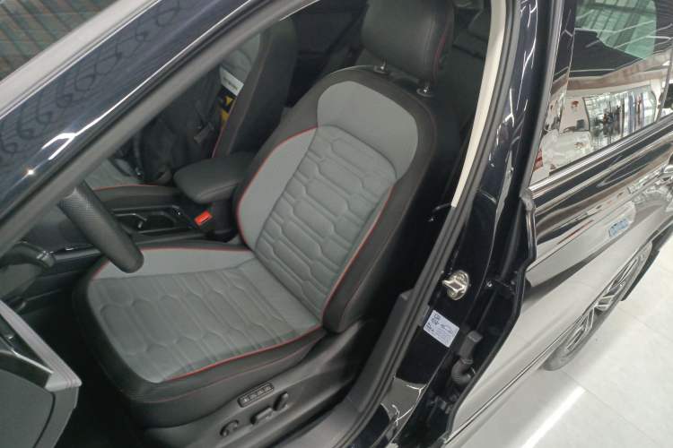 Used Volkswagen Tiguan L 2023 Restyled 330TSI Automatic Two-Wheel Drive R-Line Flagship Edition
