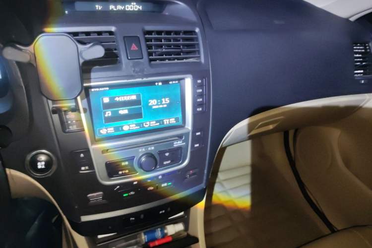 Used BYD G6 2013 1.5TI Manual Luxury Model Audio And AC Panel