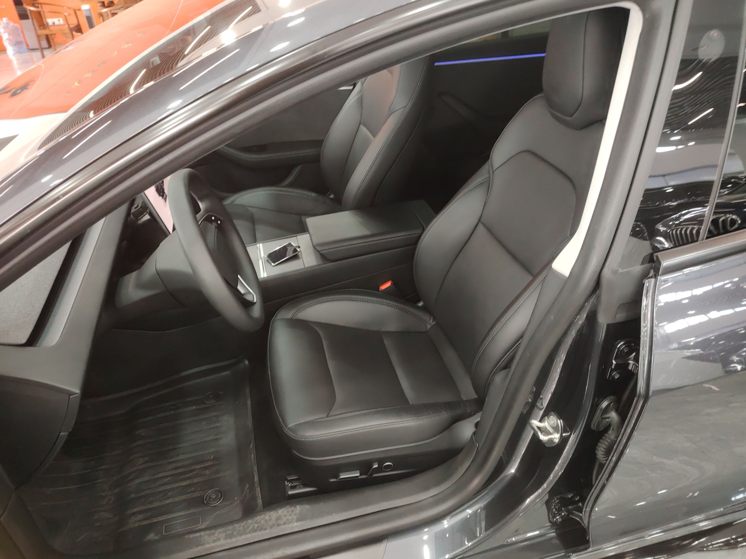 Переднее сиденье в автомобиле