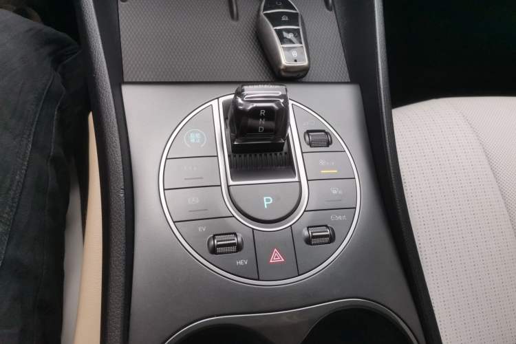 Used BYD Seal 05 DM-i 2025 DM-i Smart Drive 55KM Luxury Model Gear Lever