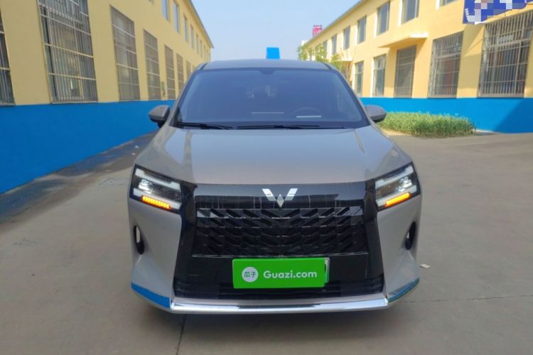 Used Wuling Starlight 730 2025 Model Plug-in Hybrid 125km Luxury Edition
