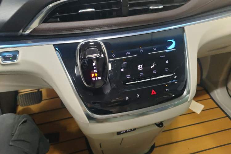 Used Buick GL8 2021 Land Cruiser Executive Class 652T Luxury Model
