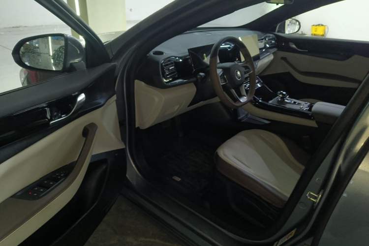 Used BYD Qin PLUS 2024 HONOR Edition DM-i 55KM Leading Model
