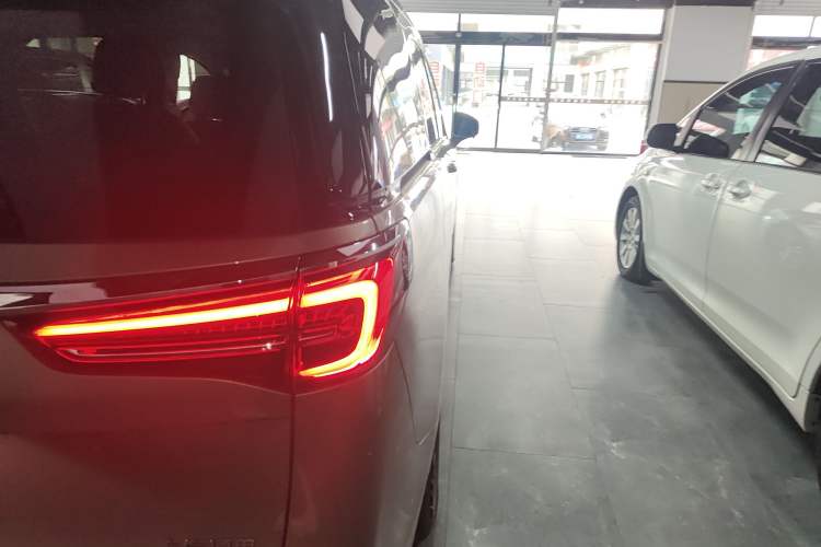 Used Buick GL8 2023 ES Lu Zun Deluxe Model
