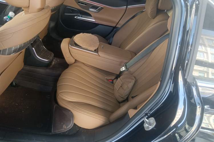 Used Mercedes-Benz E-Class New Energy 2024 E 350 e L Plug-in Hybrid Sedan Left Rear Seat