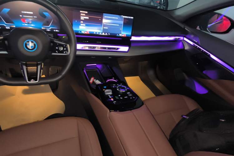 Used BMW i5 2024 eDrive 35L Luxury Model with M Sport Package
