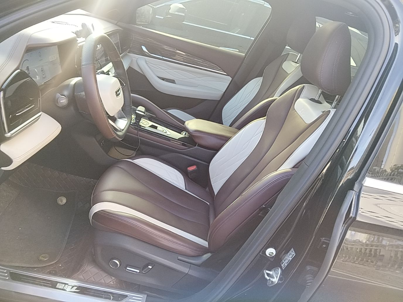 Geely Auto Monjaro L 2021 2.0TD DCT EVO Two-Wheel Drive Prestige Version — снимка 17