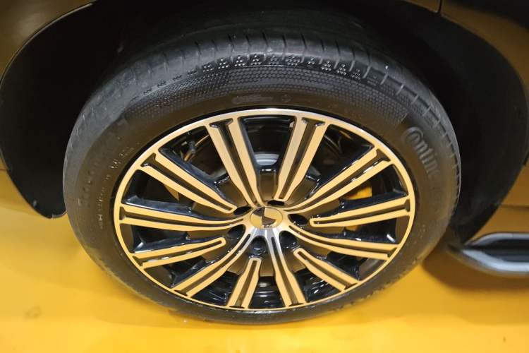 Used Denza N9 2025 Flagship Model Right Rear Wheel Hub