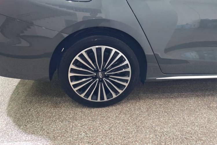 Used Chery Fengyun A8L 2025 1.5 TGDI 145 km Luxury Version Right Rear Wheel Hub