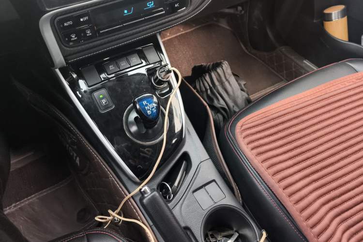 Used Toyota Levin 2017 Revised Dual-Engine 1.8H GS E-CVT Elite Sunroof Version China V Standard