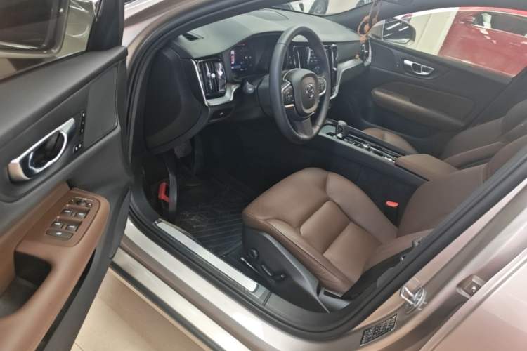 Used Volvo S60 2024 B4 Zhiyi Luxury Edition
