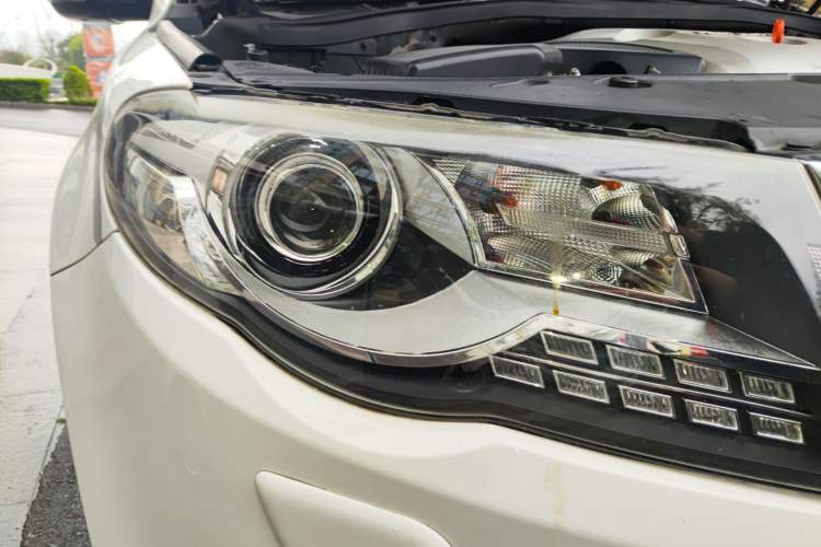 Used Haval H8 2015 2.0T Two-Wheel-Drive Luxury Version
