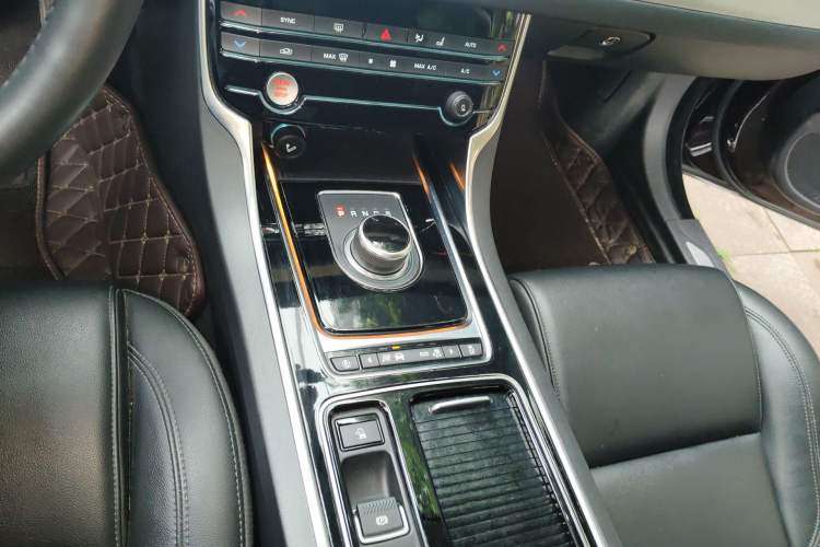 Used Jaguar XFL 2020 XFL 2.0T P200 Two-Wheel-Drive Elite Edition Gear Lever