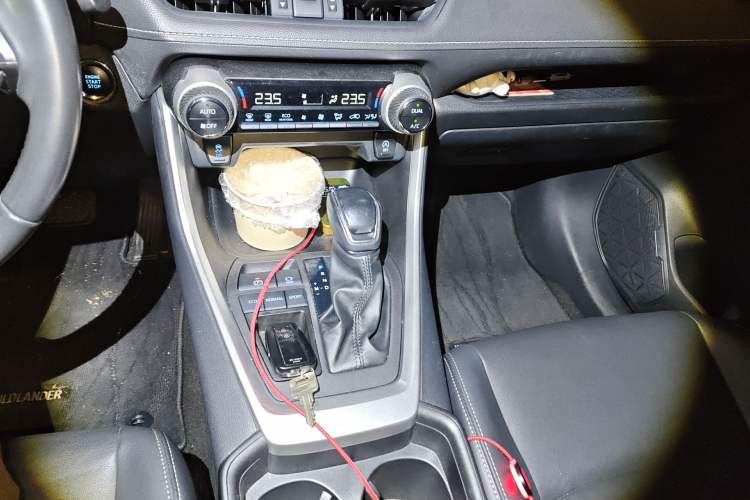 Used Toyota Wildlander 2022 2.0L CVT Two-Wheel Drive Luxury Edition Gear Lever