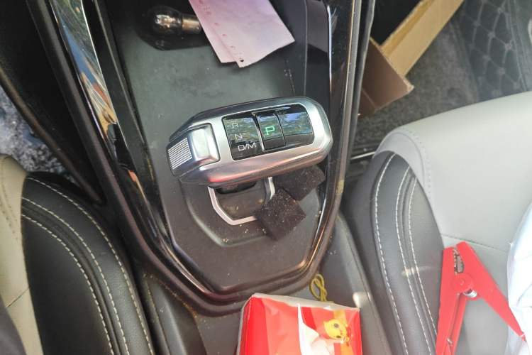 Used Haval H2s 2017 Blue Label 1.5T Dual-Clutch Luxury Model Gear Lever