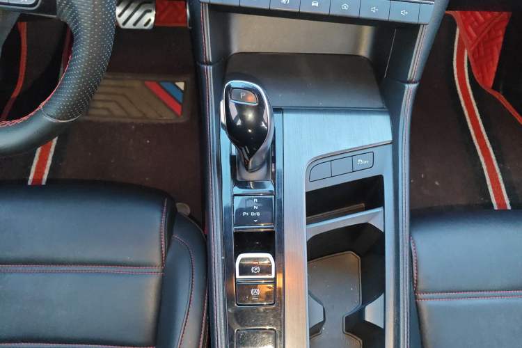 Used MG 6 2020 1.5T Automatic Trendsetting Luxury Edition Gear Lever