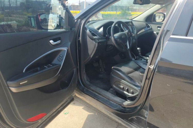 Used Hyundai Santa Fe 2015 2.4L Automatic Two-Wheel Drive Smart Version 5 Seats Driver Seat