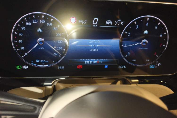 Used Mercedes-Benz Maybach S-Class 2023 S 480 4MATIC Odometer Close Up