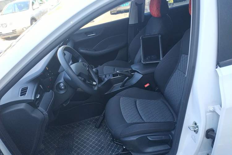 Used Roewe i5 2023 1.5L Manual Comfort Edition