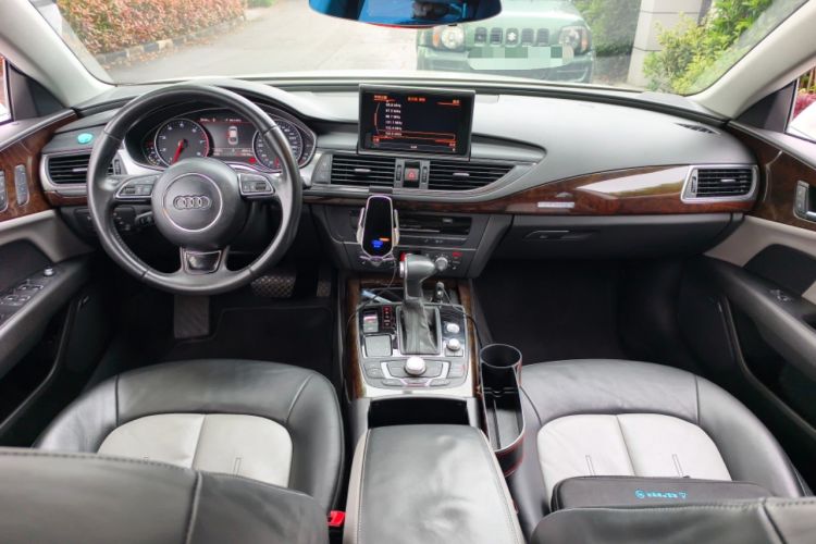 Used Audi A7 2014 35 FSI quattro Technology Edition Center Console