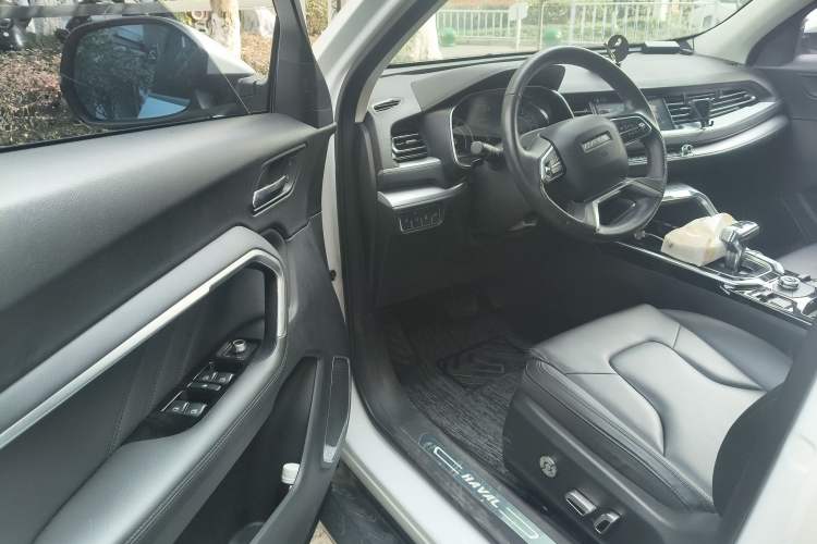 Used Haval H6 2017 Red Label 2.0T Automatic Two-Wheel Drive ZhiShang Model