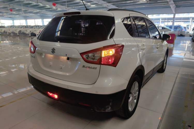 Used Suzuki S-Cross 2015 1.6L CVT Two-Wheel Drive Entry-Level Trim Exterior 5