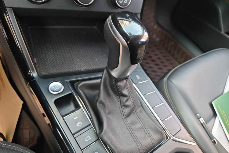 Used Volkswagen Passat 2021 280TSI Business Edition Gear Lever