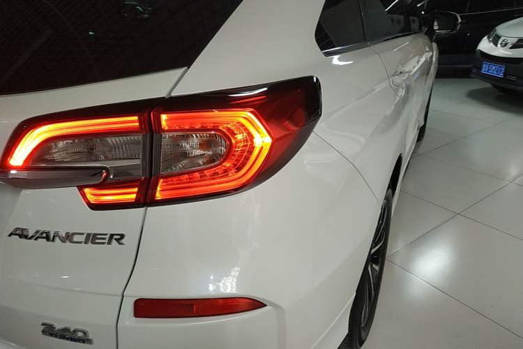 Used Honda Avancier 2017 240TURBO Two-Wheel Drive Premium Edition