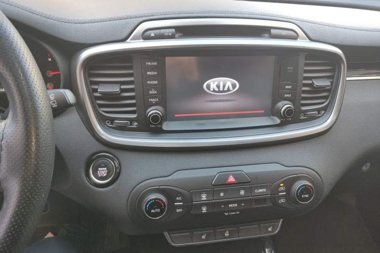 Used Kia Sorento 2015 Sorento L 2.4L Gasoline 4WD Elite Edition 5 Seats China V Emission Standard Audio And AC Panel